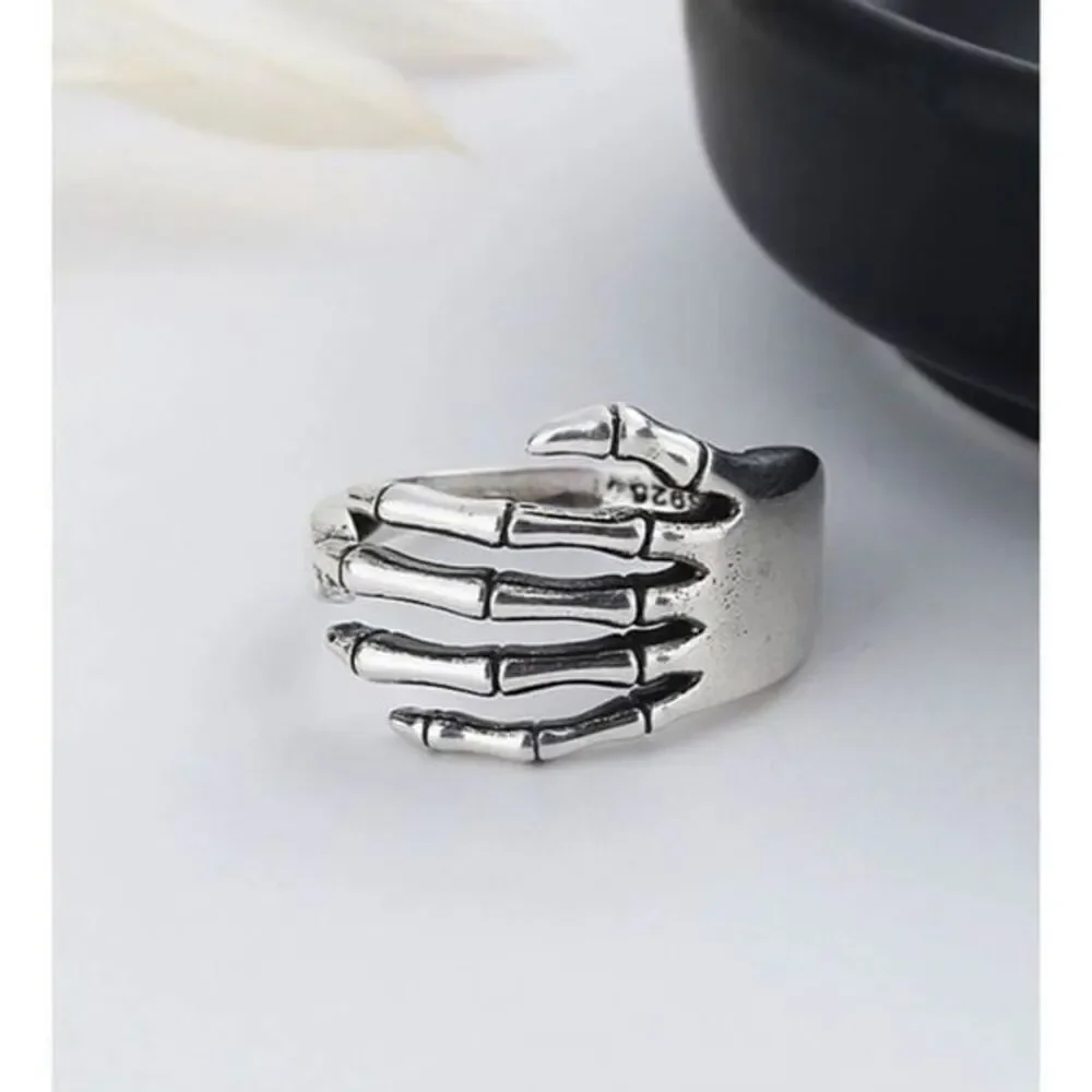 The Skeleton Ring in 925